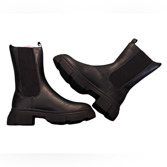 Missguided Shoes - Missguided NIB Black Chunky Pull On Women's Chelsea Ankle Boots SIZE 10